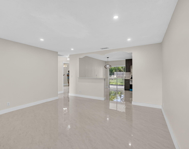 3941 Roan Court W - Photo Thumbnail 6