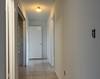 952 Se Walters Terrace - Photo Thumbnail 5