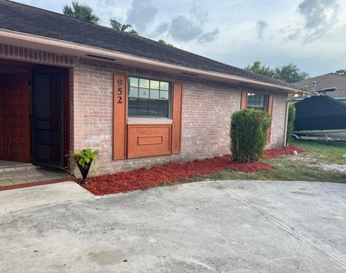 952 Se Walters Terrace - Photo Thumbnail 8