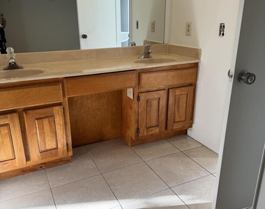 952 Se Walters Terrace - Photo Thumbnail 9