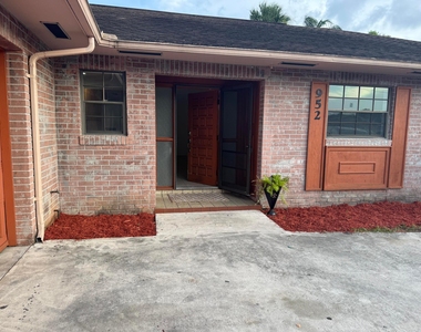 952 Se Walters Terrace - Photo Thumbnail 7