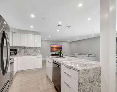 1343 W Ocean Avenue - Photo Thumbnail 4