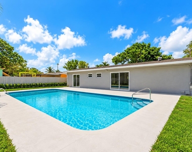 1343 W Ocean Avenue - Photo Thumbnail 3