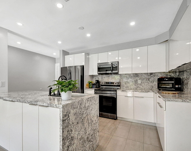 1343 W Ocean Avenue - Photo Thumbnail 6