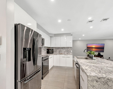 1343 W Ocean Avenue - Photo Thumbnail 8