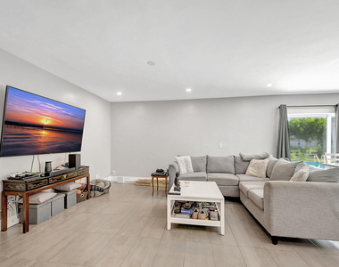 1343 W Ocean Avenue - Photo Thumbnail 7