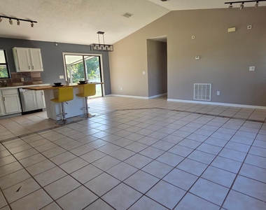 7305 Pacific Avenue - Photo Thumbnail 12