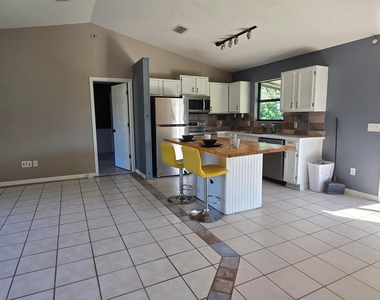 7305 Pacific Avenue - Photo Thumbnail 7
