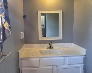 7305 Pacific Avenue - Photo Thumbnail 3