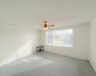 1080 Del Lago Circle - Photo Thumbnail 4