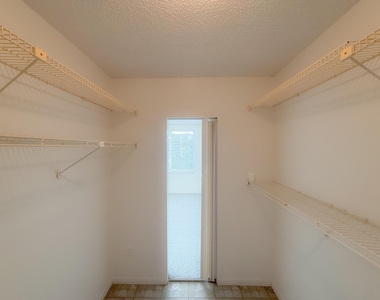 1080 Del Lago Circle - Photo Thumbnail 10