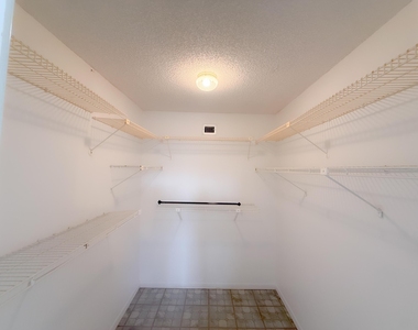1080 Del Lago Circle - Photo Thumbnail 9