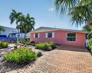932 Mcintosh Street - Photo Thumbnail 2