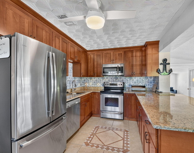 932 Mcintosh Street - Photo Thumbnail 12