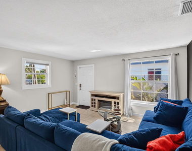 932 Mcintosh Street - Photo Thumbnail 10