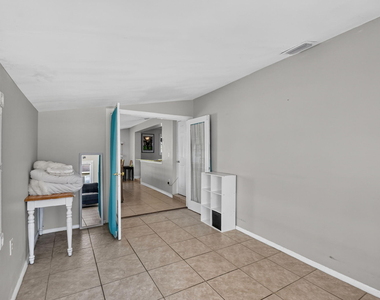 932 Mcintosh Street - Photo Thumbnail 23