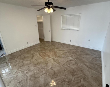 6957 Nw 9th Court - Photo Thumbnail 10