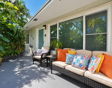 4261 Ne 11th Terrace - Photo Thumbnail 15