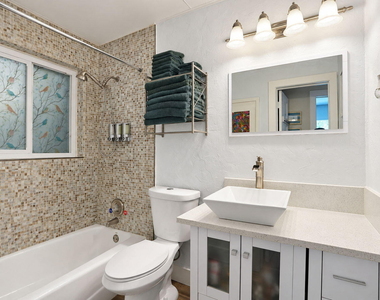 4261 Ne 11th Terrace - Photo Thumbnail 10