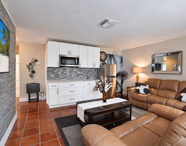 4261 Ne 11th Terrace - Photo Thumbnail 4