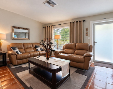 4261 Ne 11th Terrace - Photo Thumbnail 3
