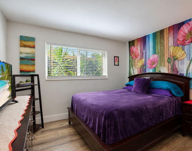 4261 Ne 11th Terrace - Photo Thumbnail 9