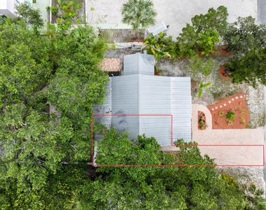 644 Sw Bryant Avenue - Photo Thumbnail 3