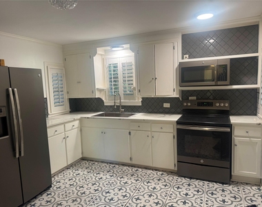 602 W High Street - Photo Thumbnail 6
