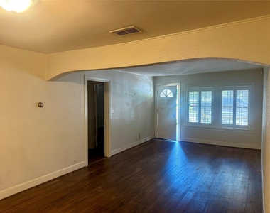 602 W High Street - Photo Thumbnail 1