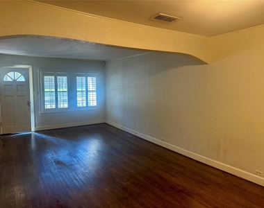 602 W High Street - Photo Thumbnail 2