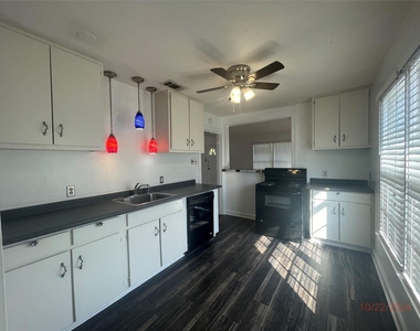 3641 Washburn Avenue - Photo Thumbnail 8