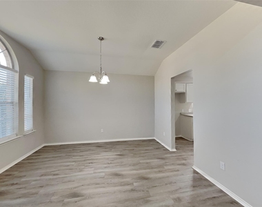 3008 Norwich Lane - Photo Thumbnail 9