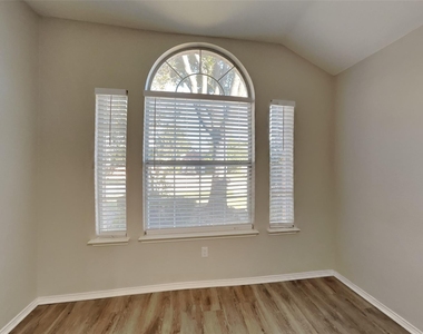 3008 Norwich Lane - Photo Thumbnail 8