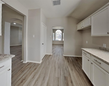 3008 Norwich Lane - Photo Thumbnail 5