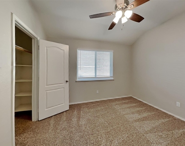 3008 Norwich Lane - Photo Thumbnail 15