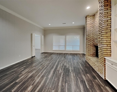 6508 Wrenwood Drive - Photo Thumbnail 2