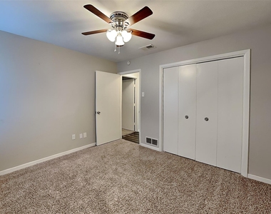 6508 Wrenwood Drive - Photo Thumbnail 12