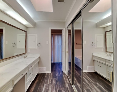 6508 Wrenwood Drive - Photo Thumbnail 10