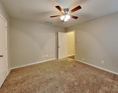 6508 Wrenwood Drive - Photo Thumbnail 14