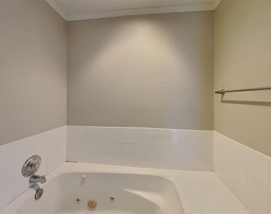 6508 Wrenwood Drive - Photo Thumbnail 8