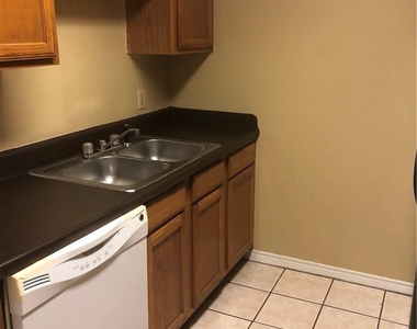 8767 Carroll Circle - Photo Thumbnail 4