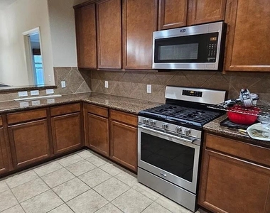1000 Buffalo Creek Drive - Photo Thumbnail 8