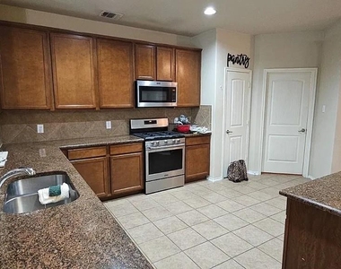 1000 Buffalo Creek Drive - Photo Thumbnail 7