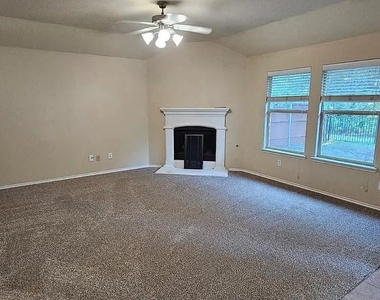 1000 Buffalo Creek Drive - Photo Thumbnail 10