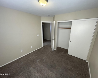 8526 W Cambridge Avenue - Photo Thumbnail 15