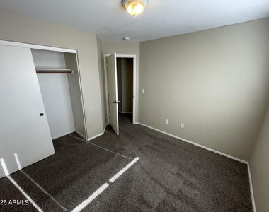 8526 W Cambridge Avenue - Photo Thumbnail 13
