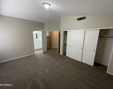 8526 W Cambridge Avenue - Photo Thumbnail 8