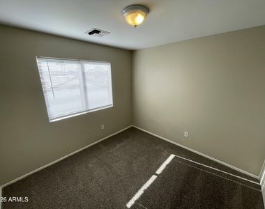 8526 W Cambridge Avenue - Photo Thumbnail 12