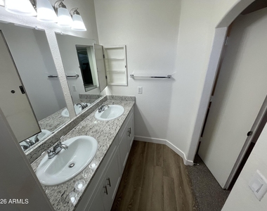 8526 W Cambridge Avenue - Photo Thumbnail 10