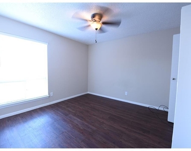 2833 Kings Road - Photo Thumbnail 8